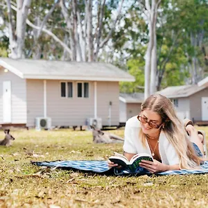 Kangarooms Noosa Everglades Hostal